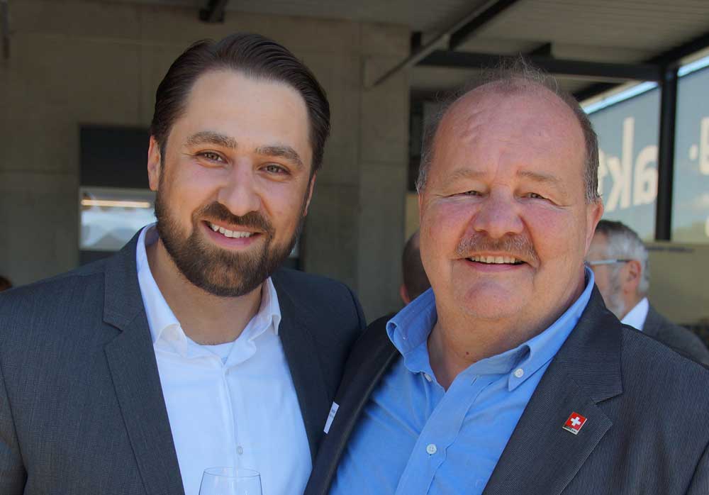 Nationalrat Felix Müri (rechts), Co-Präsident der parlamentarischen Gruppe Print, und Michael Mare, Director Sales & Business Development der Kromer Gruppe.